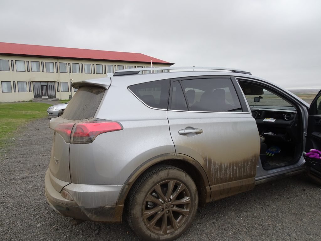 Drive to Vatnsnes peninsula - Car covered in mud